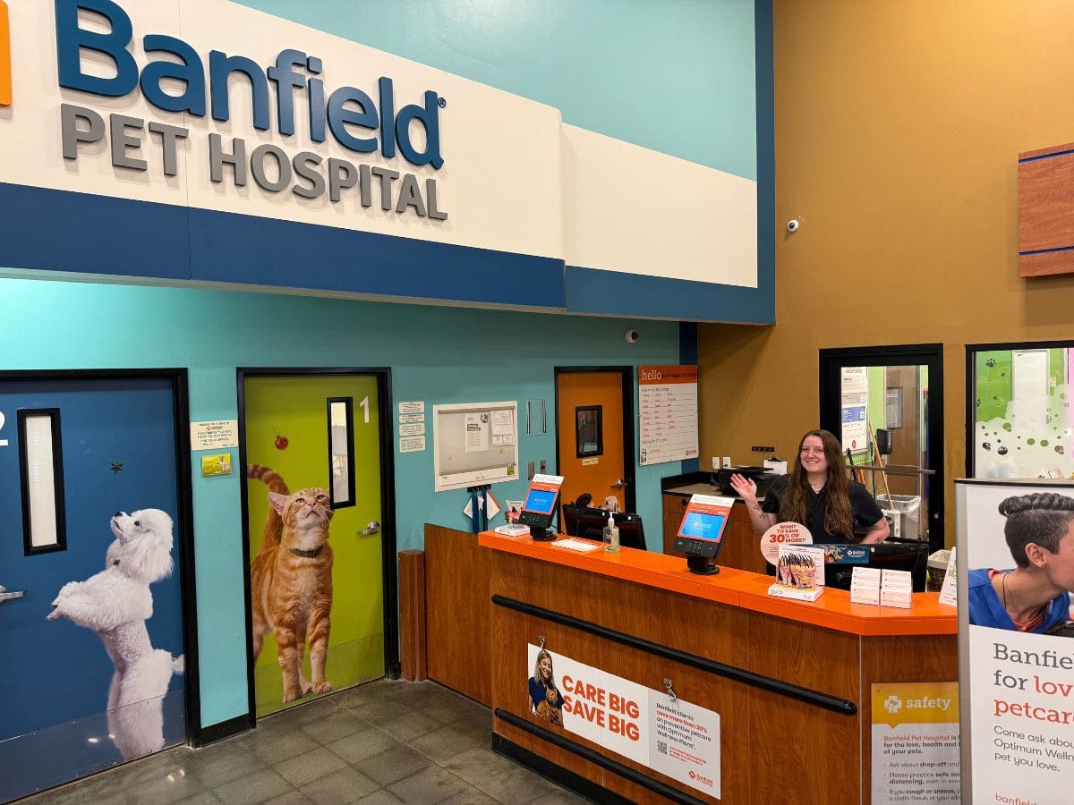 The Banfield Pet Hospital: Roswell front desk