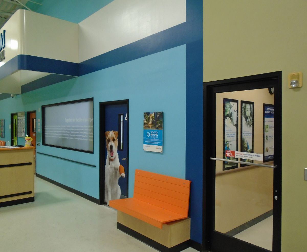 The Jensen Beach Banfield front lobby and waiting room