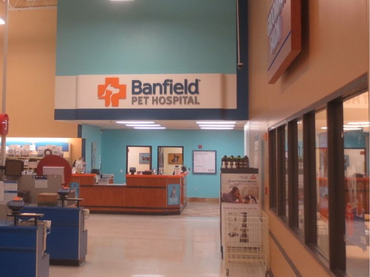 Banfield Pet Hospital: Daytona Beach front desk