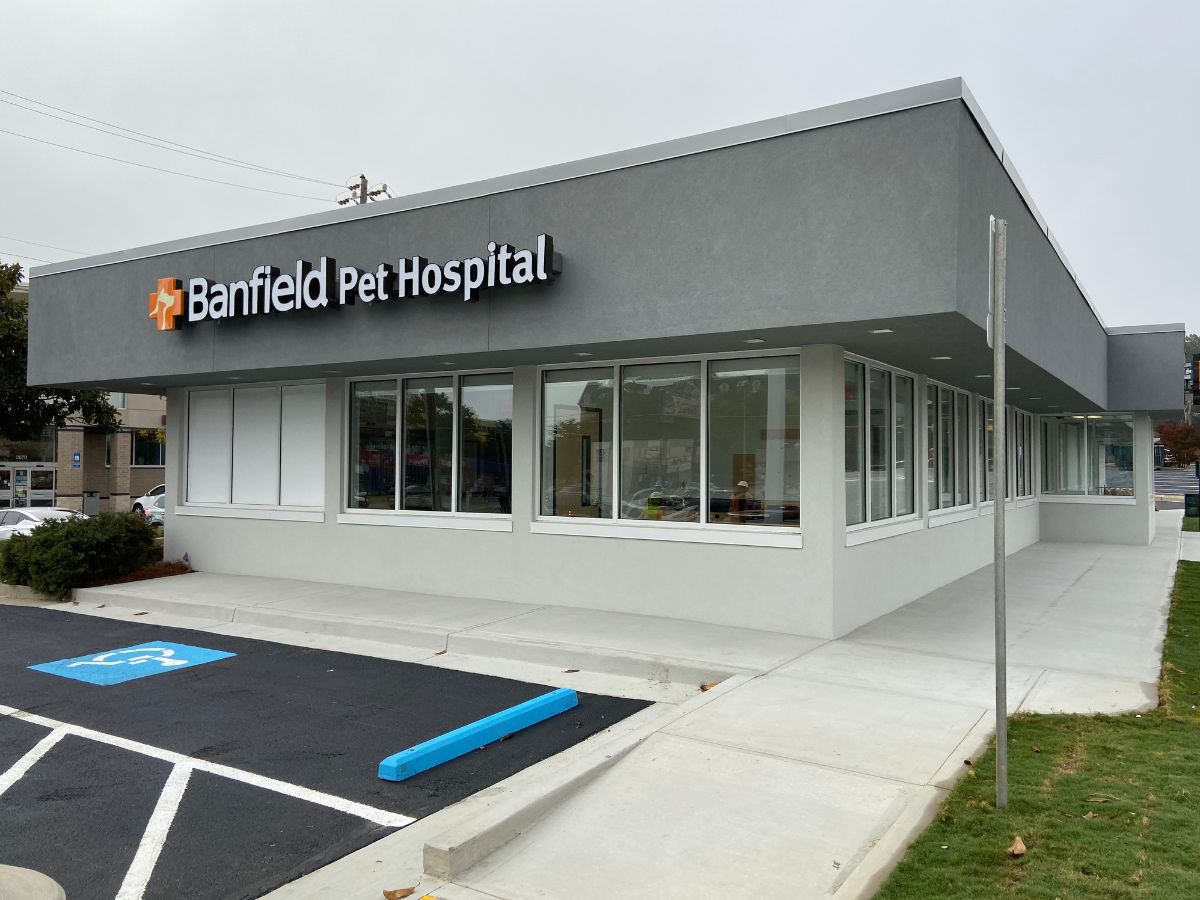 Banfield Pet Hospital: Savannah front desk