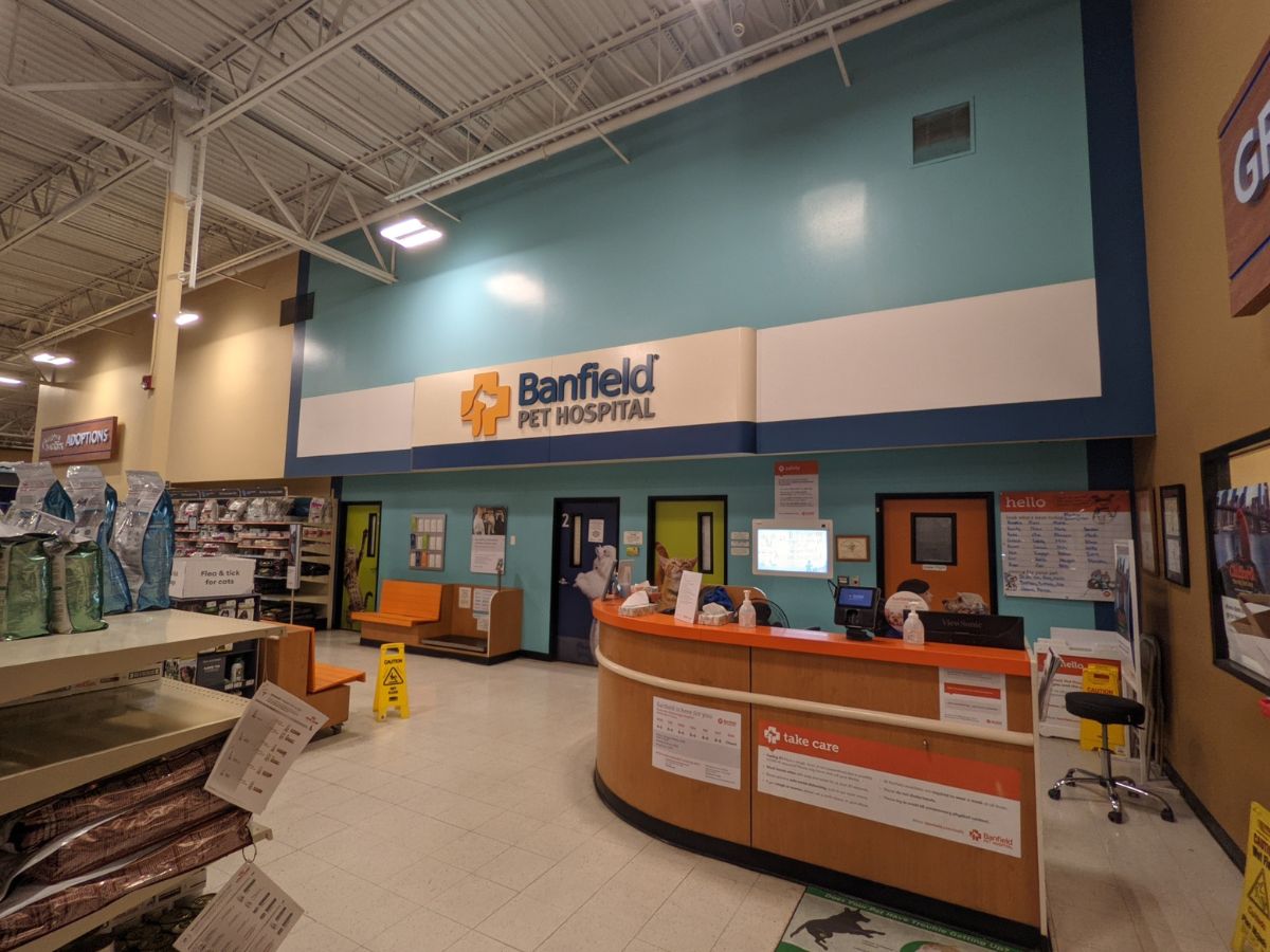 The Banfield Pet Hospital: Huntsville front desk