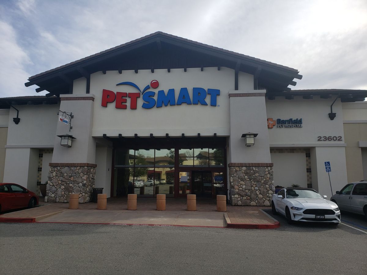 The Banfield Mission Viejo PetSmart front entrance