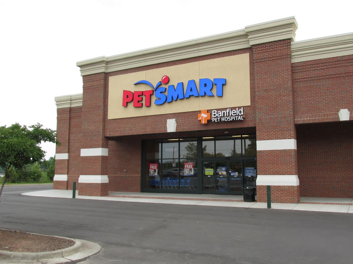 The Sanford Banfield and PetSmart front entrances