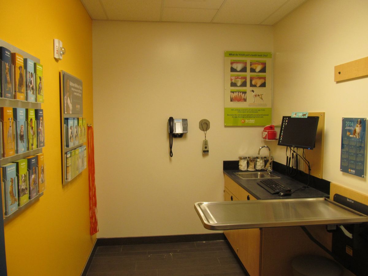 The Banfield Pet Hospital: Durham Southpoint exam room with table