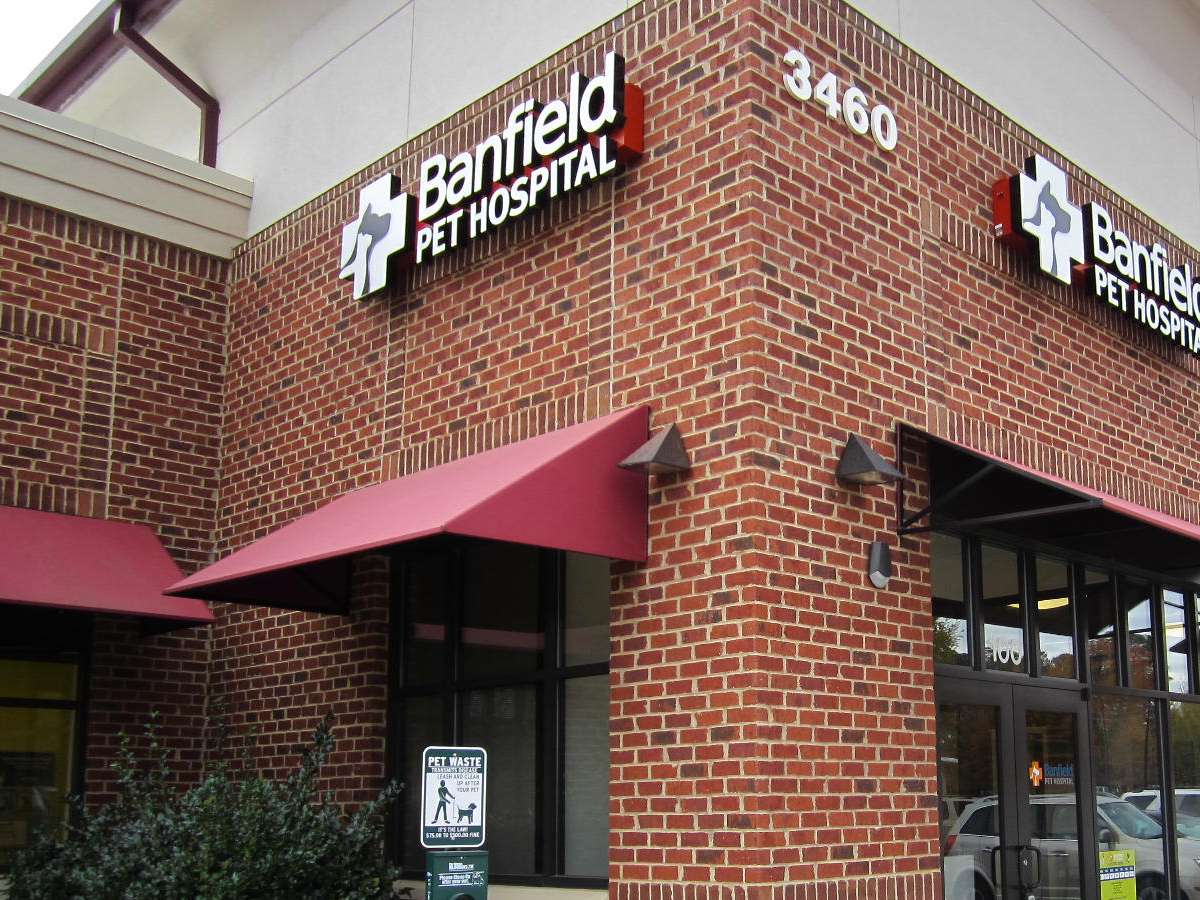 The exterior of the Stonebridge Banfield hospital