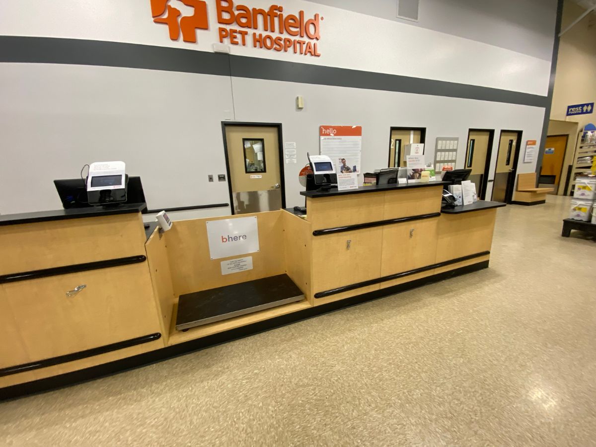 The Banfield Pet Hospital: Smyrna front desk