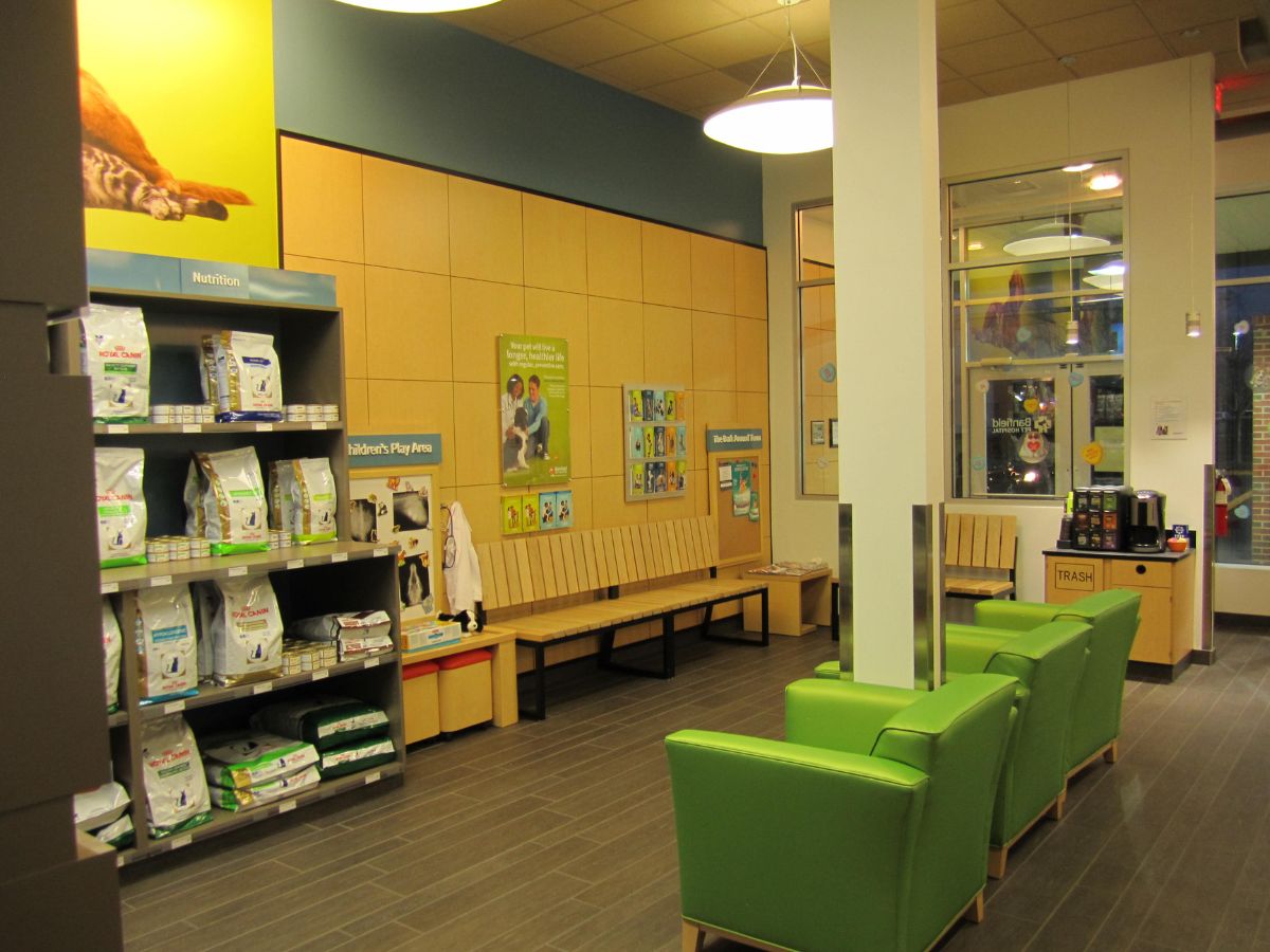 The Banfield Pet Hospital: Herndon waiting area