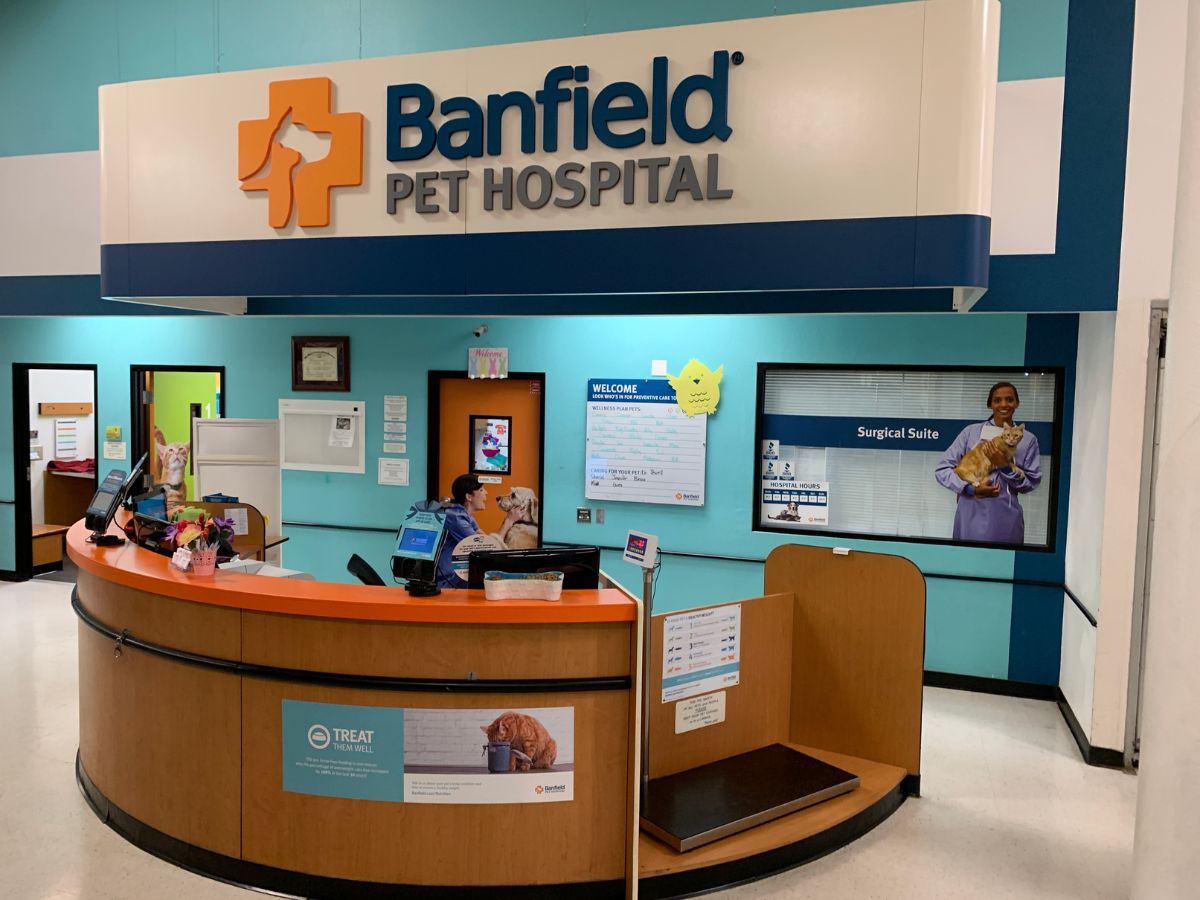 The Banfield - Balcones front desk