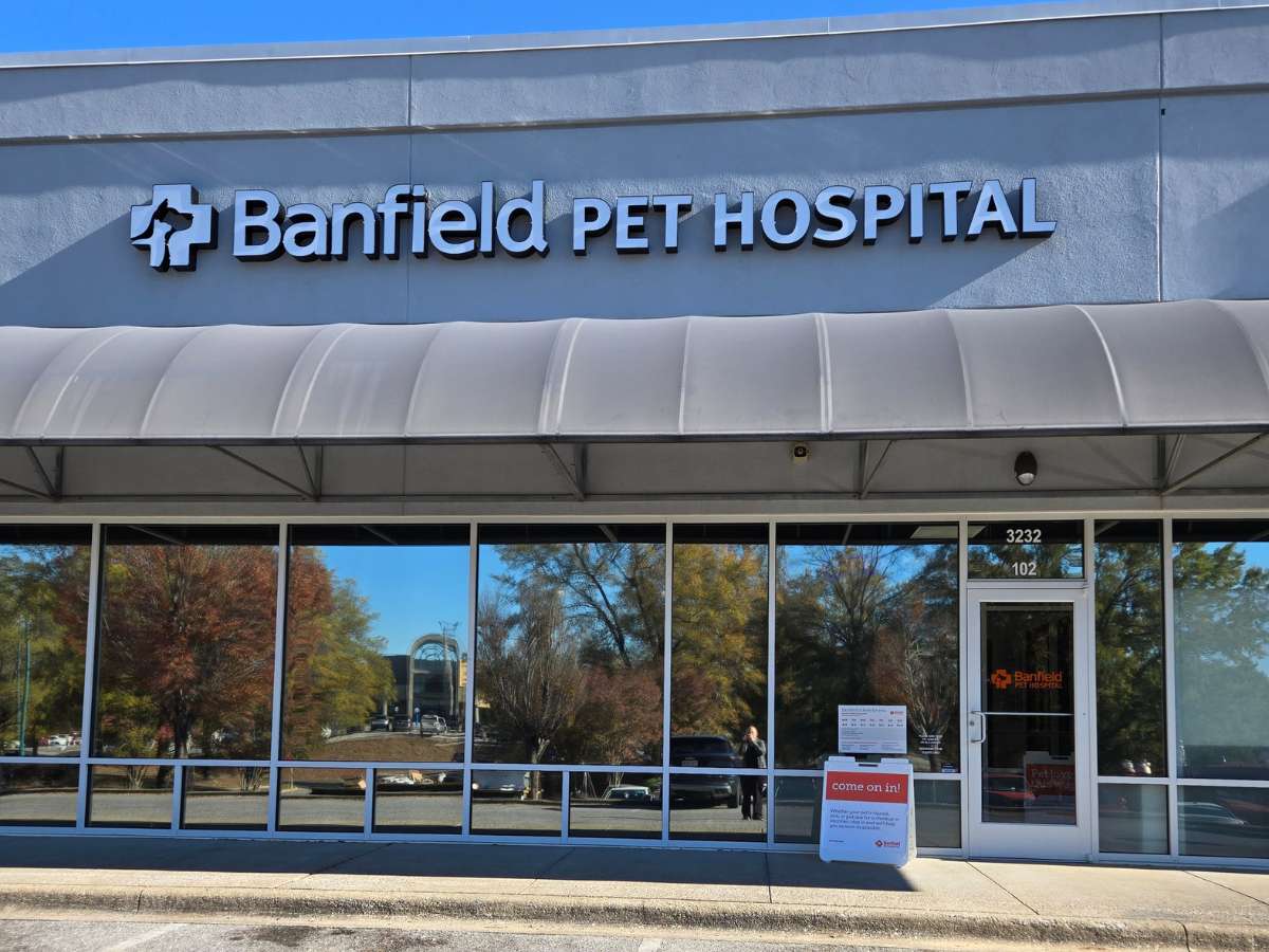 The entrance to Banfield Pet Hospital - Hoover Galleria