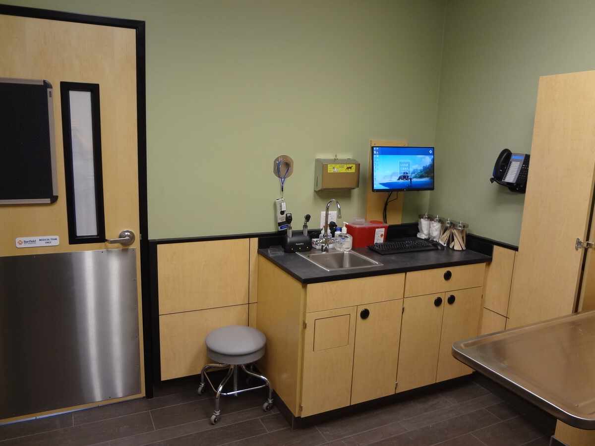 The Antioch West Banfield exam room and folding table