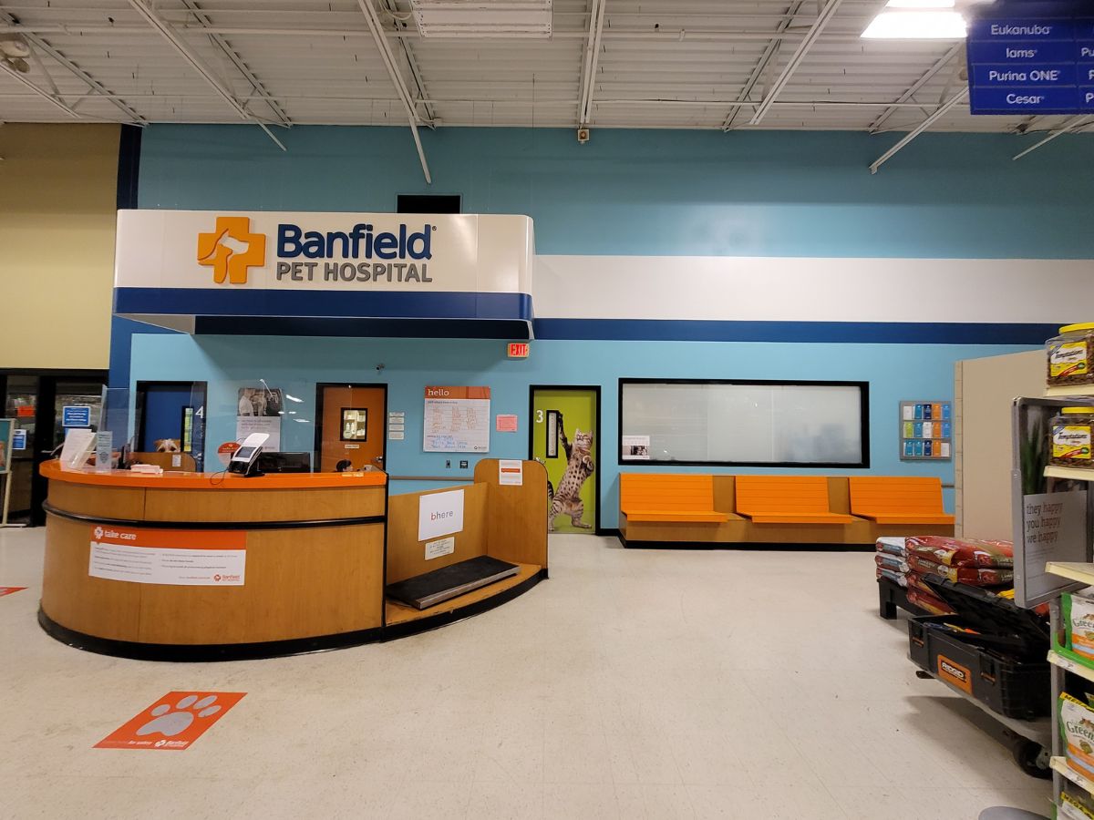The Banfield - Flowood front desk