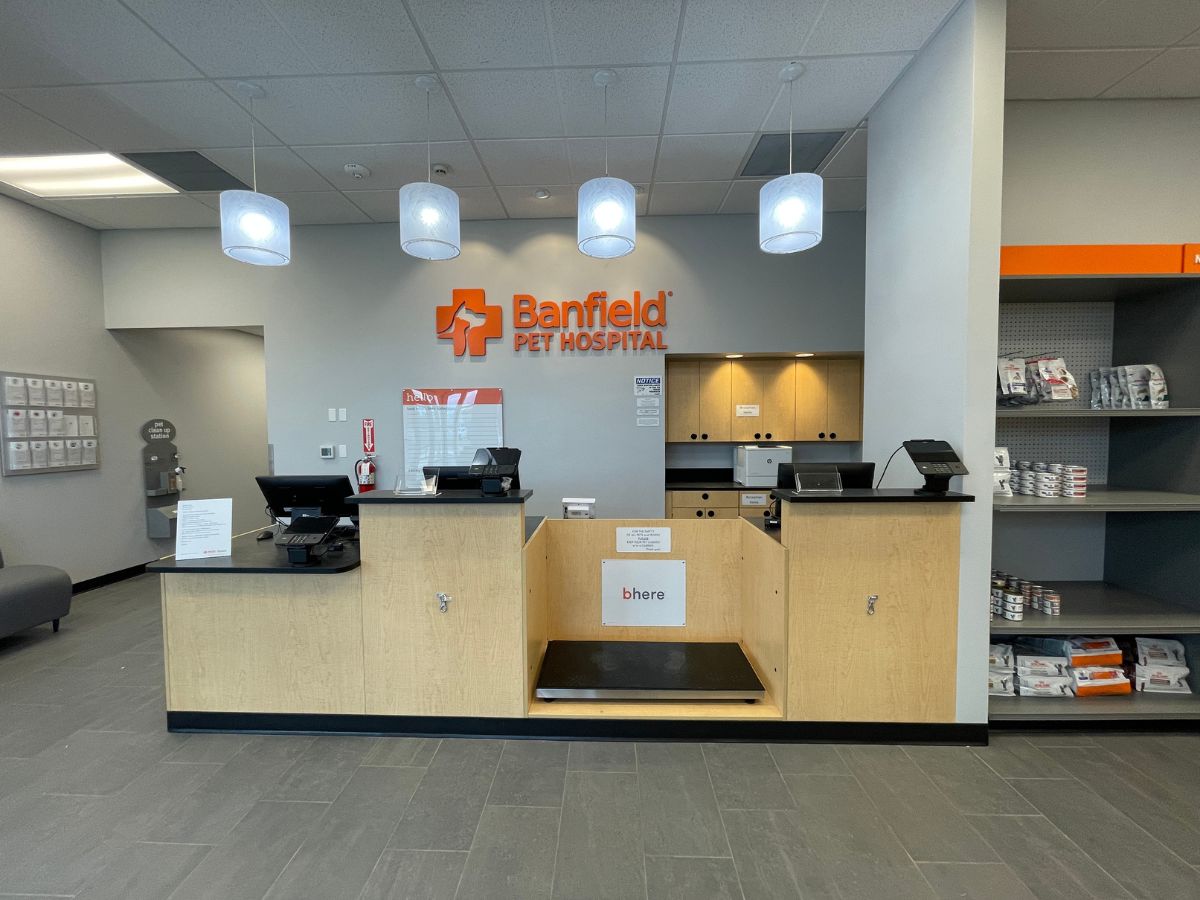 The Banfield Pet Hospital - Slidell Gause front desk