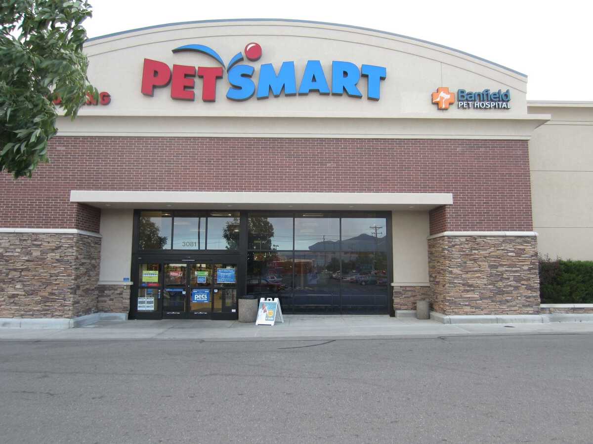 The PetSmart and Banfield - West Valley front door and building entrances