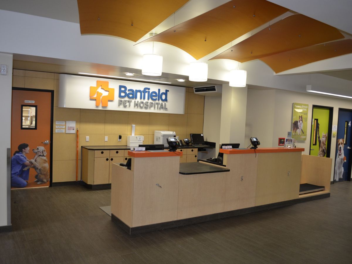The Banfield - Lake Oswego front desk and check-in area