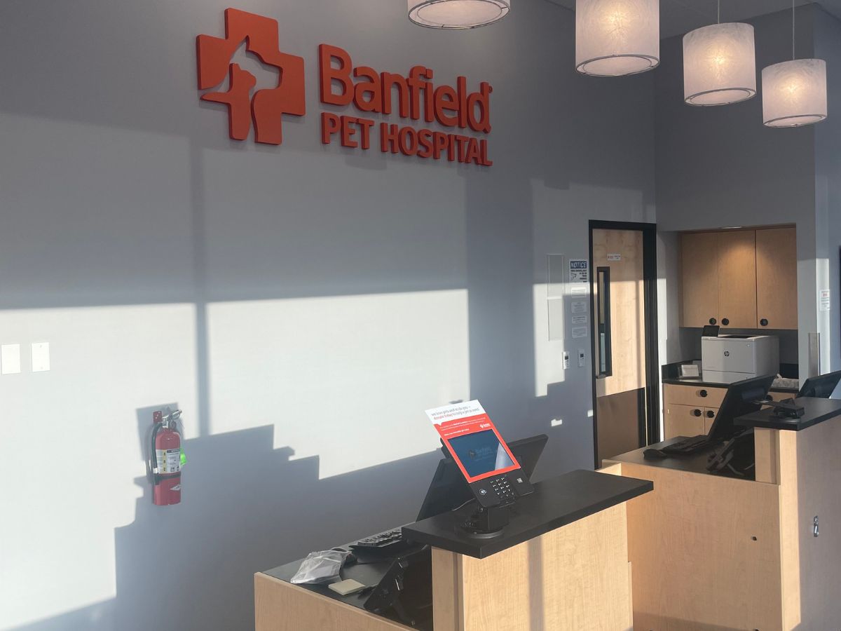 The Banfield - Hillsboro Tanasbourne front desk and check-in area