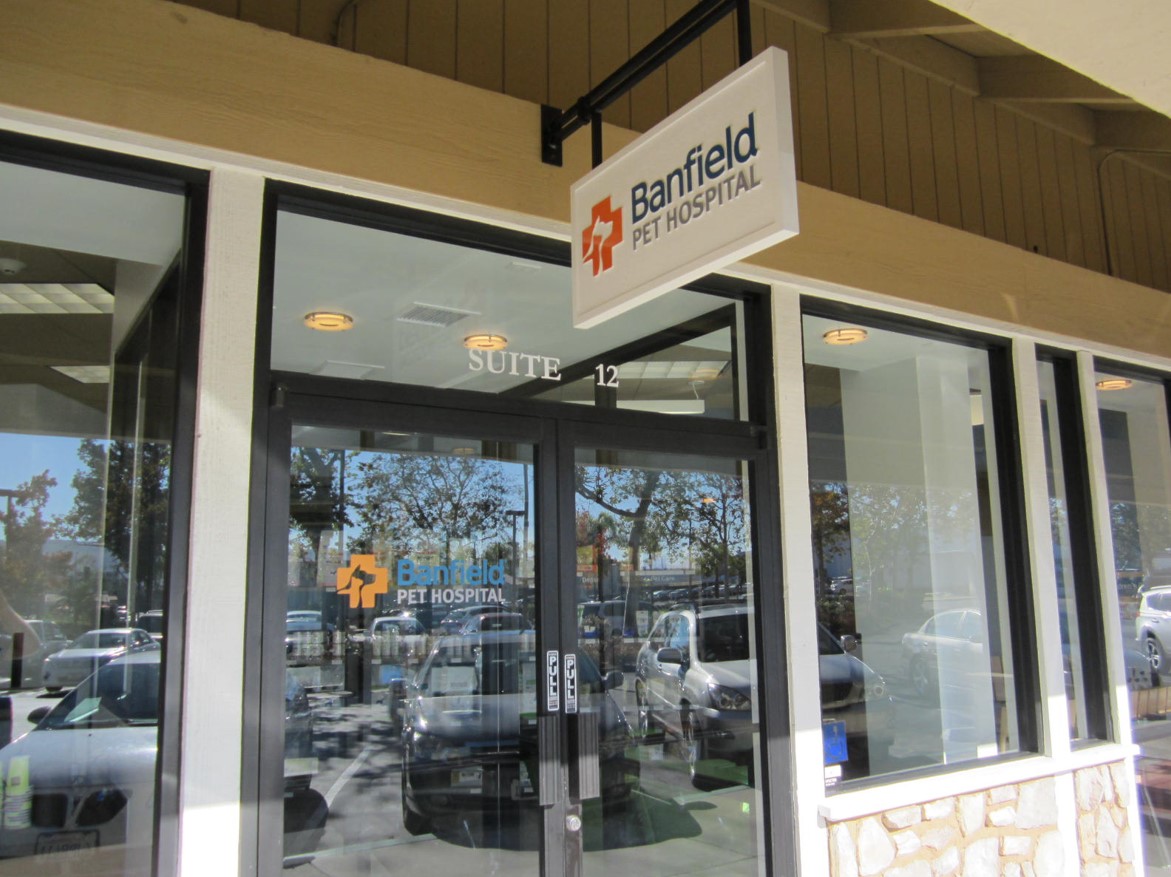 Banfield Pet Hospital: Poway front door