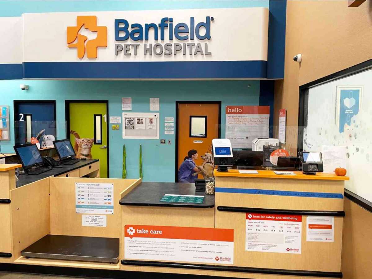 The front desk at the Banfield Pet Hospital