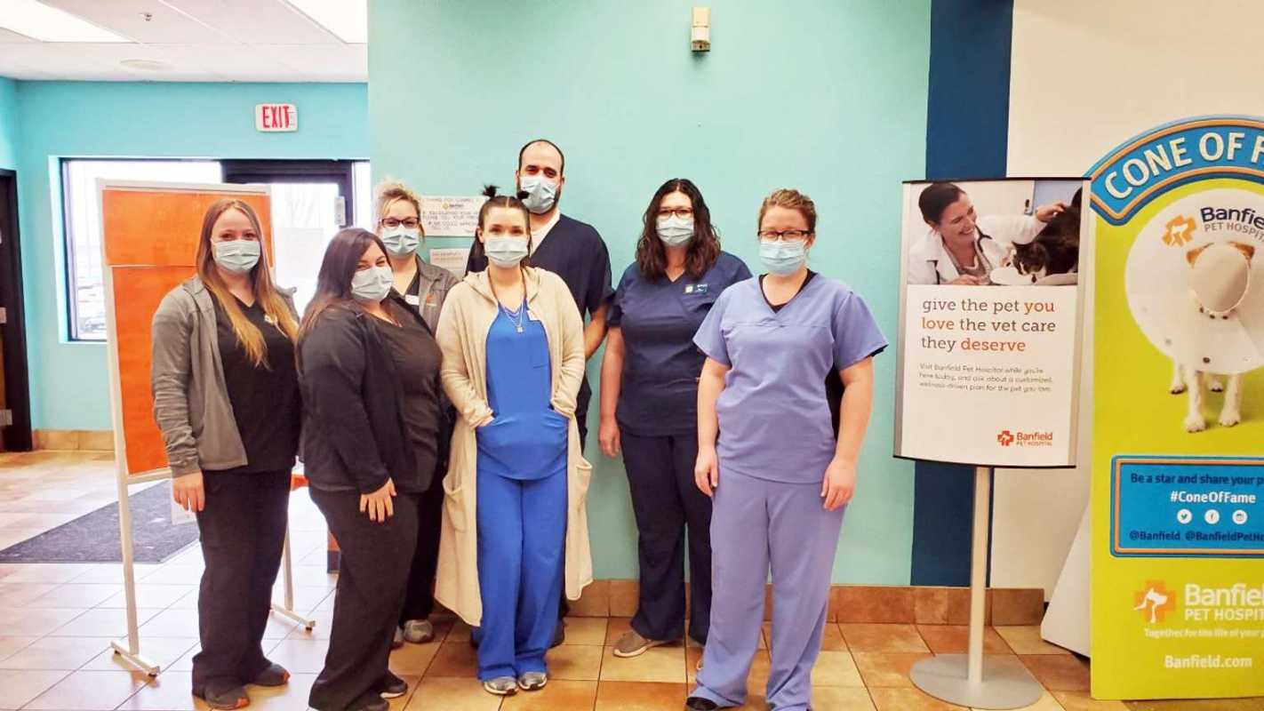 A group of Banfield Associates at the Banfield Pet Hospital